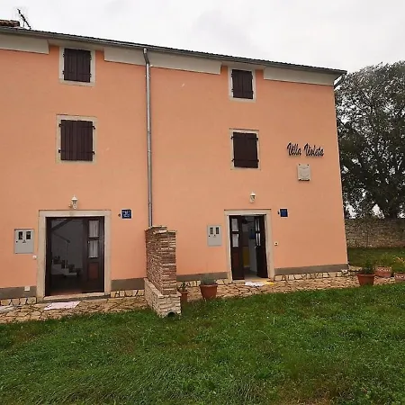 Beautiful Holiday In Rovinj With Private Terrace בית נופש *