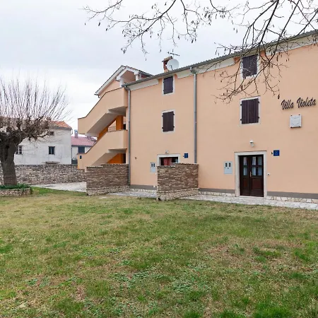 Beautiful Holiday In Rovinj With Private Terrace בית נופש באלה